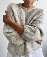 Женский пуловер спицами с рукавами баллон