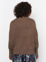 Вязаный спицами свитер от ламан