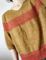 Женский пуловер с круглой кокеткой, связанный спицами