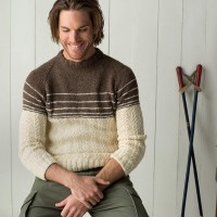 Мужской пуловер спицами контрастного цвета