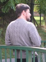 Мужской свитер спицами описание