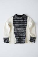 Пуловер, связанный спицами из четырех деталей