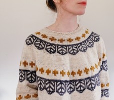 Пуловер спицами с графическим узором