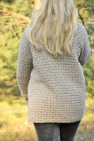 Пуловер с потайными планками спицами