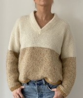 Стильный пуловер с V-горловиной