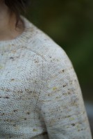 Базовый пуловер с плечом-погоном