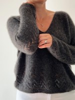 Красивый пуловер реглан