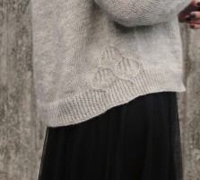 Пуловер с текстурным узором описание