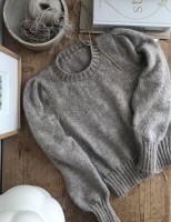 Женственный пуловер, вязаный спицами