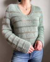 Красивый пуловер с плечом-погоном, описание