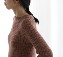 Пуловер-реглан спицами сверху