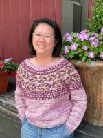 Базовый женский пуловер с круглой кокеткой описание