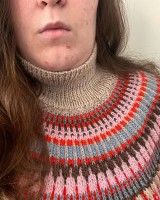 Теплый жаккардовый свитер спицами