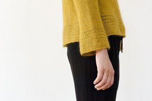 Женский пуловер с мохером
