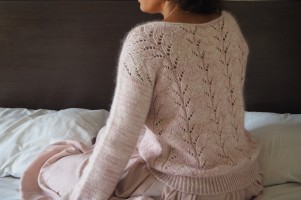 Ажурный пуловер спицами описание