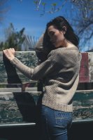 Модный женский пуловер спицами 2016 года с длинной спинкой