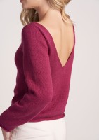 Пуловер с вырезом на спине