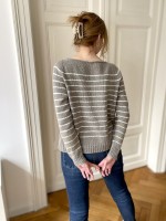 Полосатый пуловер женский спицами описание вязания сверху