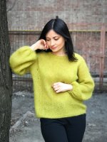 Пуловер с бусинами из мохера с описанием вязания спицами