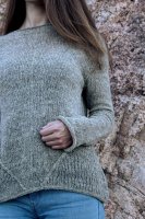 Пуловер реглан спицами с интересными деталями