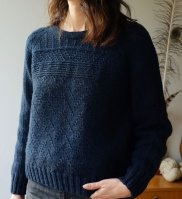Пуловер рельефным узором спицами для женщин