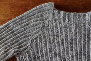 Пуловер женский резинкой