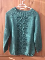 Красивый ажурный пуловер голубого цвета для женщин