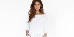 Белый пуловер женский спицами - модная модель на весну лето от Ким Харгривз