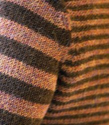 Полосатый свитер женский с воротником хомут