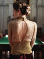 Пуловер из мохера с глубоким вырезом на спине