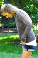 Пуловер с комбинированным ажурным узором