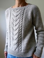 Женский пуловер реглан спицами вязаный сверху