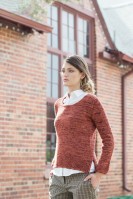 Женский пуловер с объемной отделкой