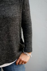 Женский вязаный свободный пуловер спицами