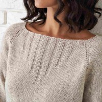 Стильный и простой пуловер свободного покроя с декоративной резинкой спереди