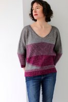 Вязаный спицами свободный пуловер с графичными полосами
