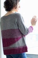 Описание вязания спицами женского пуловера с графичными полосами