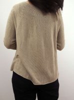 Пуловер с круглой кокеткой вяжем спицами сверху вниз