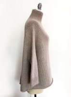 Вязаный спицами свободный пуловер реглан с высоким воротником