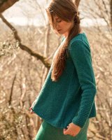 Свободный пуловер трапеция вязаный спицами