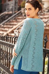 Вязаный женский пуловер с боковыми шлицами