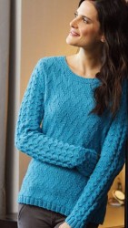Шеврон в женском пуловере