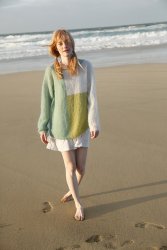 Свободный пуловер цветными блоками