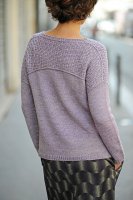 Модный стильный женский пуловер вязаный спицами сверху 