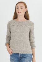 Пуловер с красивой круглой кокеткой спицами