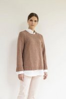 Пуловер с глубоким регланом спицами