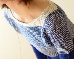 Пуловер с контрастными полосками