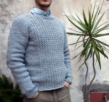 Пуловер с фасонными панелями