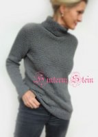 Модный женский свитер спицами платочной вязкой на кокетке