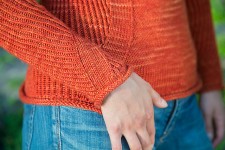 Пуловер спицами Paria от Kate Gilbert